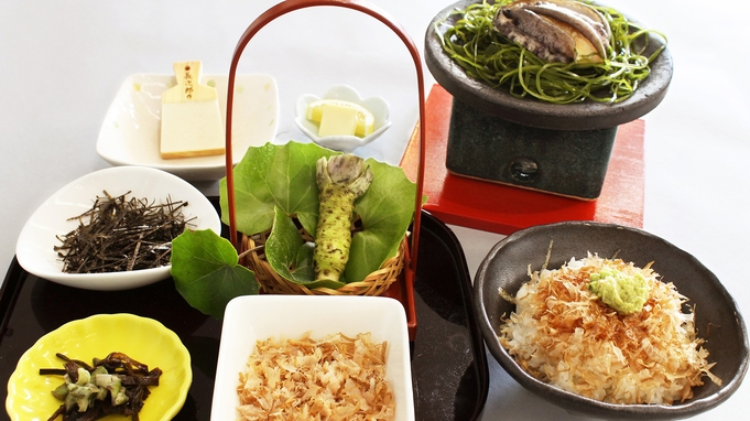 【一人旅歓迎】伊豆の美食旅・活き鮑の踊り焼き、生本山葵をすりおろして山葵丼を体験
